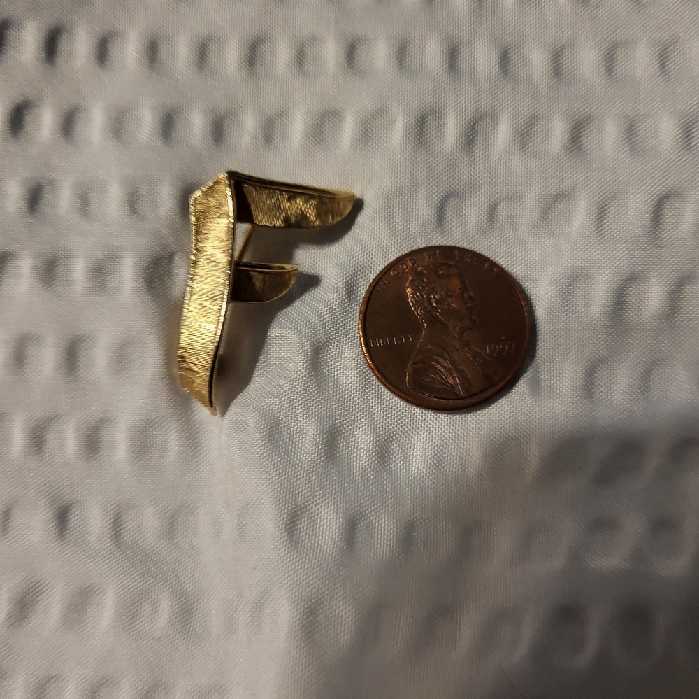 Vintage Crown Trifari Initial F Goldtone Pin